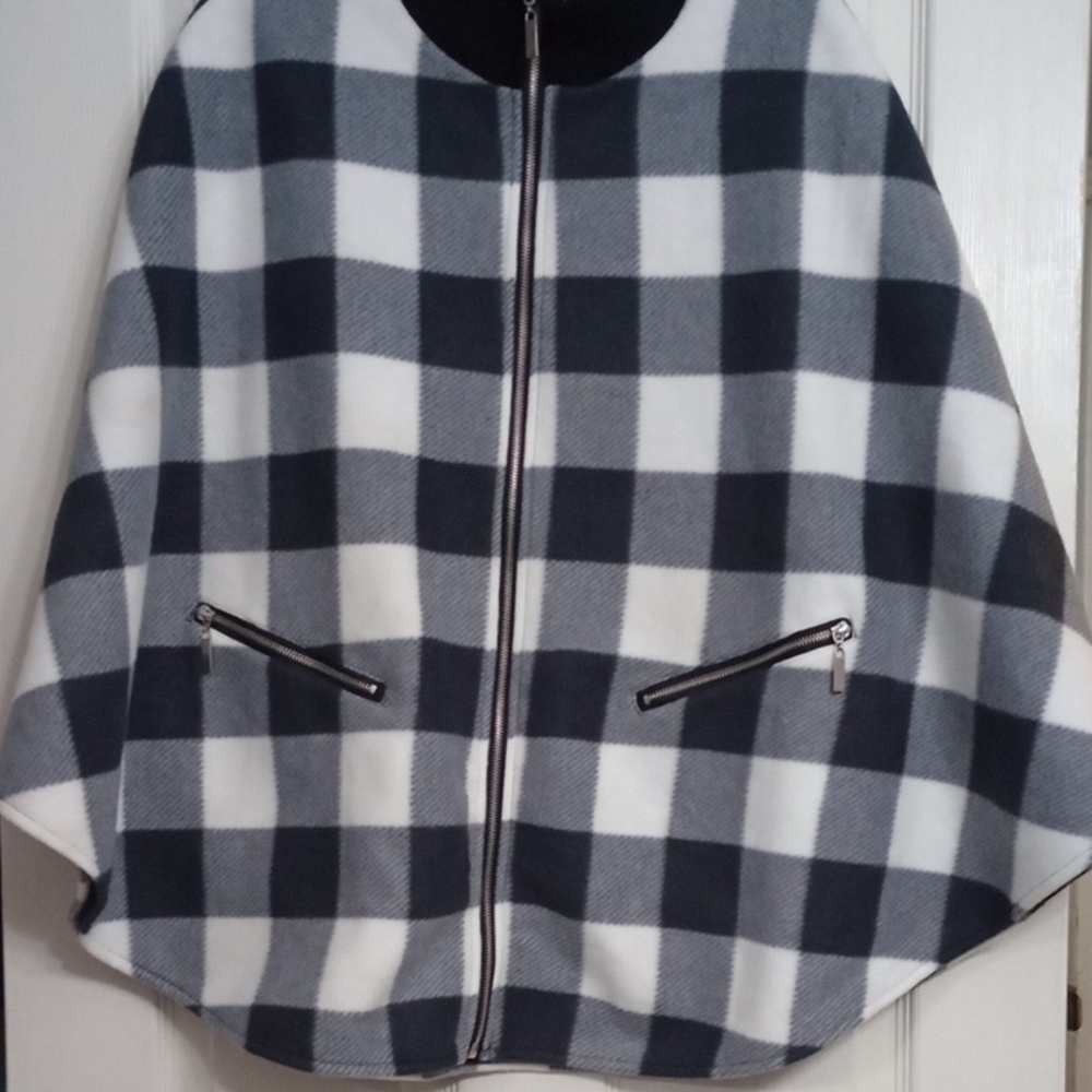 Black and White Plaid Cape with Zipper Pockets